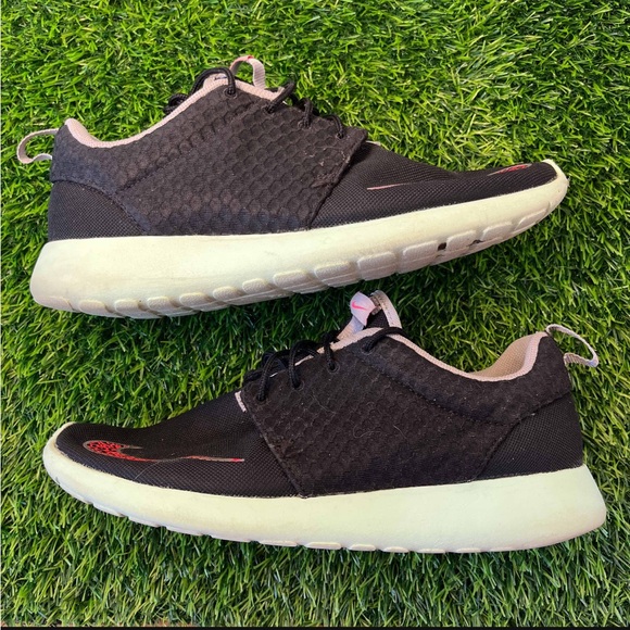 Nike Roshe Run FB Yeezy Black Pink Mint Mismatch - Picture 3 of 9